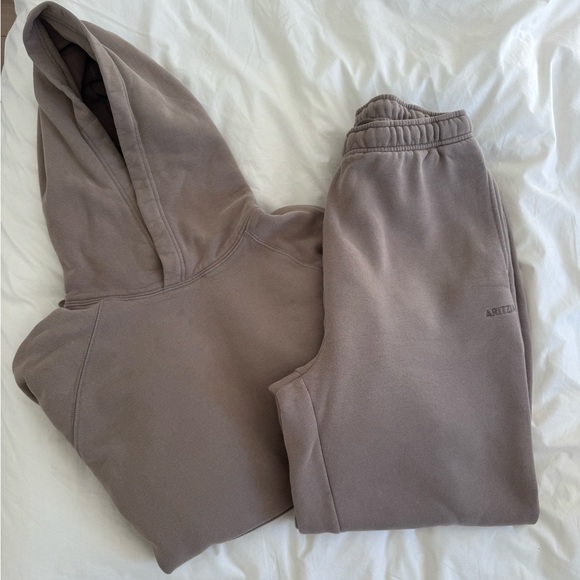 Aritzia Taupe Sweatfleece Set: Raglan Sweatshirt  & Sweatpants - Picture 5 of 10